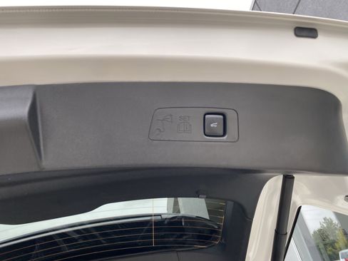 Used 2025 Lincoln Corsair AWD image 11