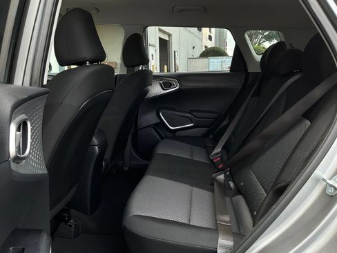 Used 2025 Kia Soul LX w/ LX Technology Package FWD image 11