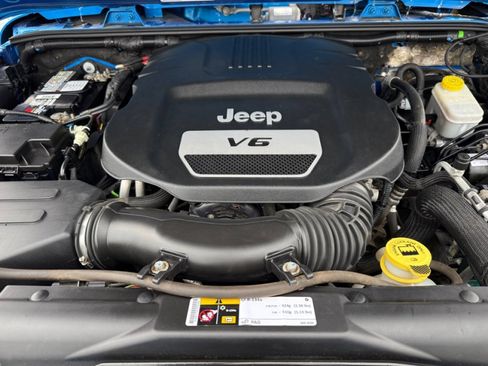 Used 2014 Jeep Wrangler Unlimited Rubicon w/ Dual Top Group image 38