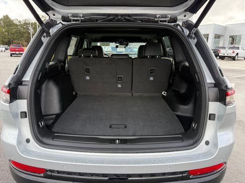 New 2025 Jeep Grand Cherokee Altitude image 23