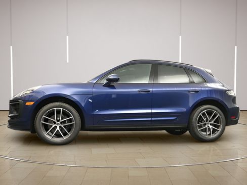 Certified 2026 Porsche Macan AWD/4WD image 31