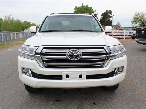 Used 2016 Toyota Land Cruiser image 2