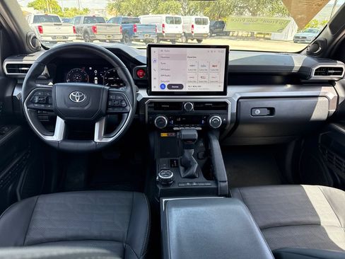 Used 2025 Toyota 4Runner TRD Off-Road Premium AWD/4WD image 5