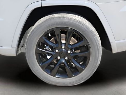 Used 2021 Jeep Grand Cherokee Laredo X image 8