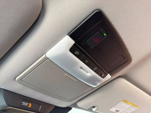 Used 2025 Nissan Pathfinder SV image 28