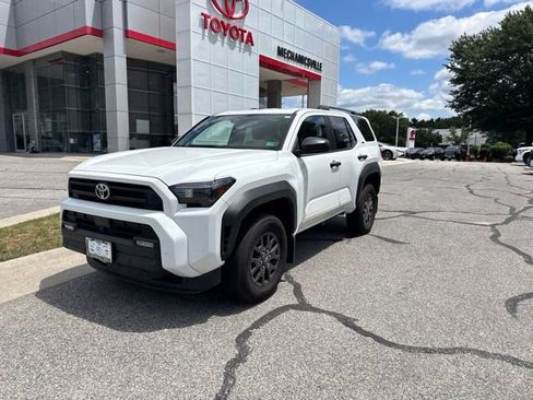 Used 2025 Toyota 4Runner SR5 AWD/4WD image 2