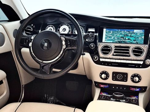 Used 2015 Rolls-Royce Wraith image 36