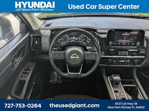 Used 2024 Nissan Pathfinder SV w/ Lighting Package (N92) FWD image 21