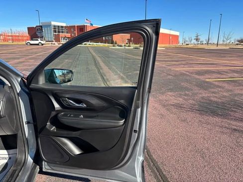 Used 2024 GMC Terrain SLE image 15