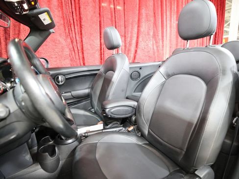 Used 2019 MINI Cooper Convertible w/ Signature Upholstery Package FWD image 14
