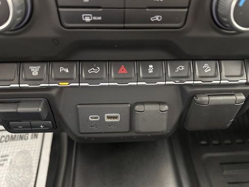 Used 2022 Chevrolet Silverado 3500 W/T image 28