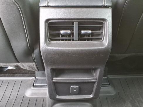 Used 2018 Ford Edge Titanium image 16