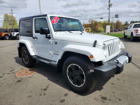 Used 2015 Jeep Wrangler Sahara w/ Dual Top Group AWD/4WD image 20