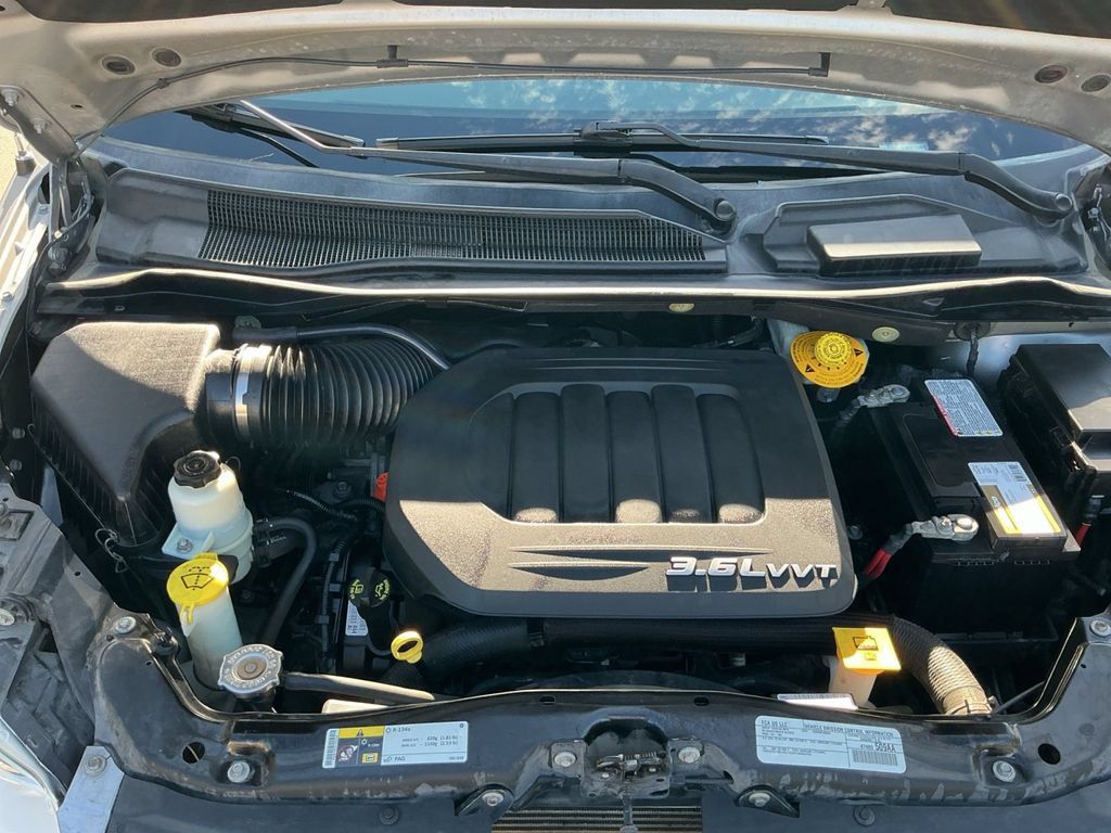 Used 2016 Chrysler Town & Country Touring FWD image 23