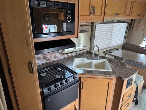 Used 2016 Ford E-450 and Econoline 450 Super Duty w/ Motorhome Prep Package image 22