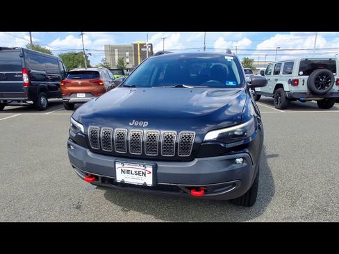 Used 2019 Jeep Cherokee Trailhawk AWD/4WD image 3