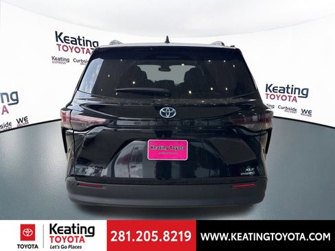 Certified 2024 Toyota Sienna XLE image 7