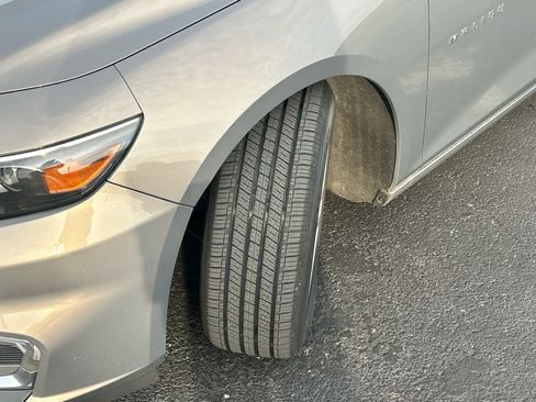 Used 2017 Chevrolet Malibu LT image 33