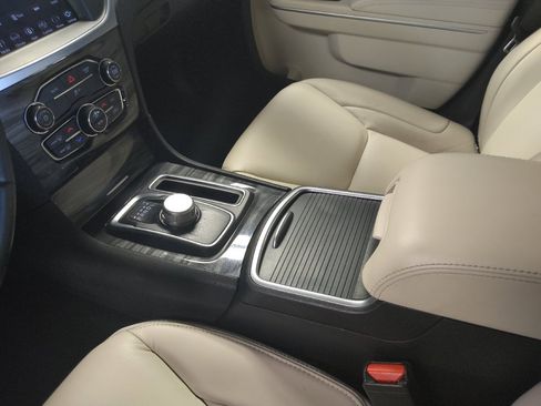 Used 2019 Chrysler 300 Touring L w/ Quick Order Package 22F RWD image 26