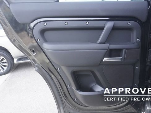 Used 2025 Land Rover Defender 110 S image 28