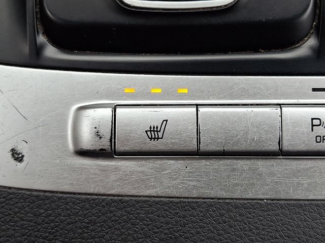 Certified 2023 Kia Carnival LX FWD image 24