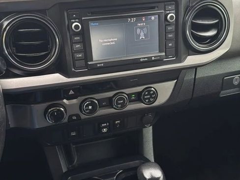 Used 2018 Toyota Tacoma SR5 AWD/4WD image 13