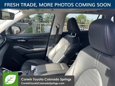 Used 2023 Toyota Highlander XLE FWD image 8