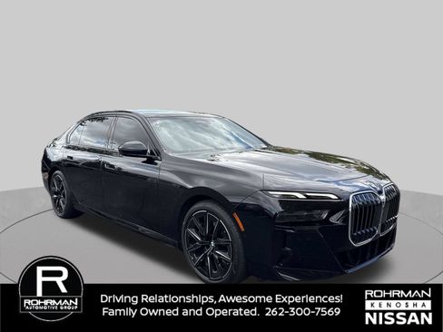 Used 2024 BMW 760i xDrive w/ Premium Package AWD/4WD image 2