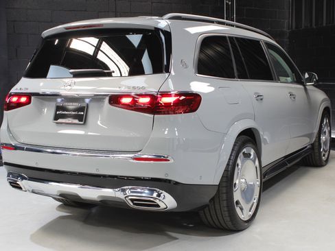 Used 2025 Mercedes-Benz Maybach GLS 600 4MATIC image 13