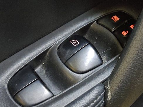 Used 2020 Nissan Rogue SV image 27