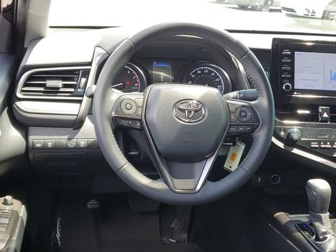 Used 2023 Toyota Camry SE FWD image 11