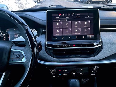 Used 2023 Jeep Compass Sport image 6