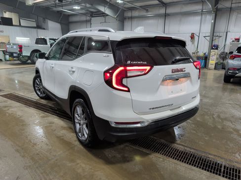 Used 2022 GMC Terrain SLT w/ Tech Package image 4