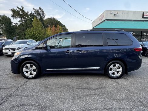 Used 2020 Toyota Sienna LE w/ LE Preferred Package FWD image 7