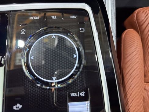 Certified 2023 BMW 760i xDrive w/ Executive Package image 41