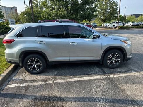 Used 2019 Toyota Highlander LE FWD image 7