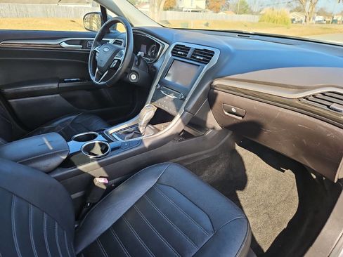 Used 2013 Ford Fusion SE image 16