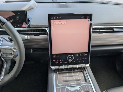 Certified 2025 GMC Sierra EV Denali AWD/4WD image 17