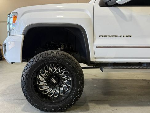 Used 2017 GMC Sierra 3500 Denali w/ Duramax Plus Package AWD/4WD image 9
