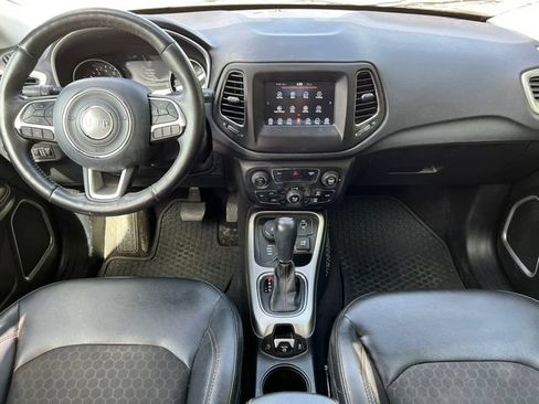 Used 2018 Jeep Compass Latitude w/ Popular Equipment Group AWD/4WD image 2