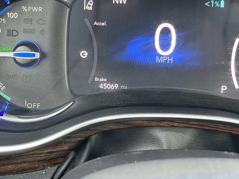 Used 2022 Chrysler Pacifica Limited FWD image 41