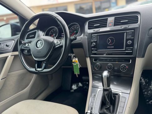 Used 2018 Volkswagen Golf S image 18