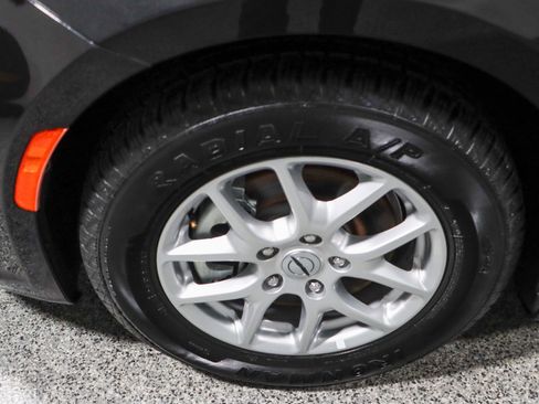 Used 2022 Chrysler Pacifica Touring-L image 11