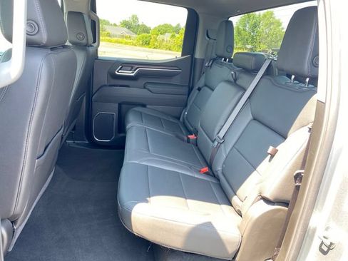 Used 2026 GMC Sierra 1500 SLT AWD/4WD image 19