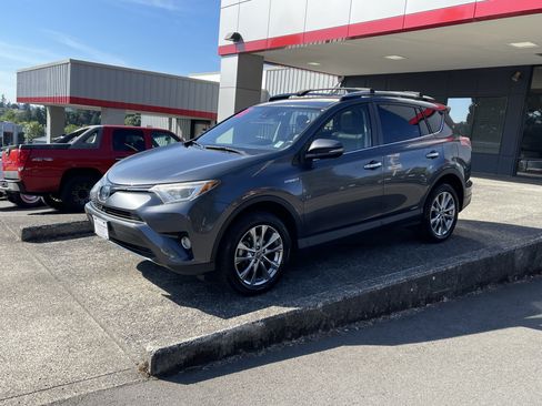 Used 2018 Toyota RAV4 Limited w/ Advanced Technology Package AWD/4WD image 4
