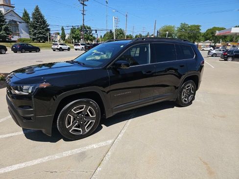 Certified 2026 Jeep Cherokee Limited AWD/4WD image 9