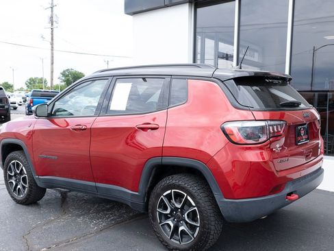 Used 2025 Jeep Compass Trailhawk AWD/4WD image 3