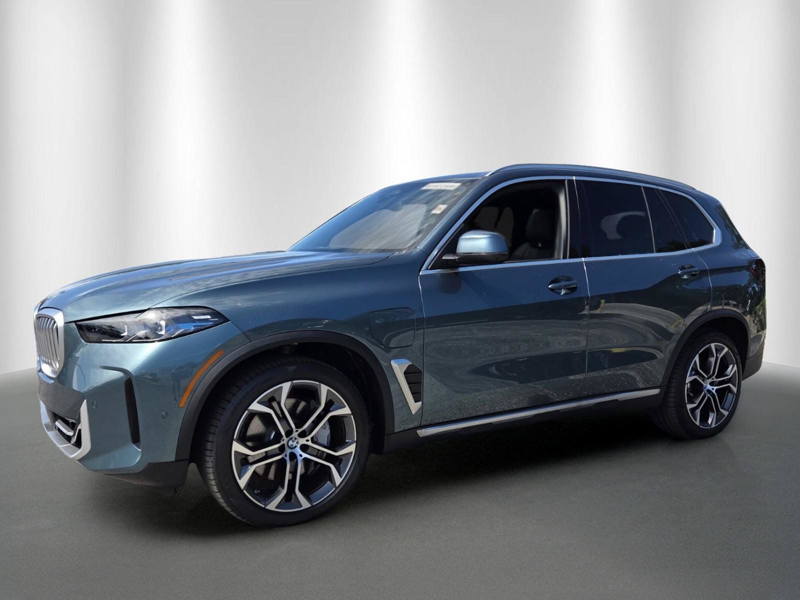 Used 2026 BMW X5 xDrive50e w/ Executive Package AWD/4WD image 3