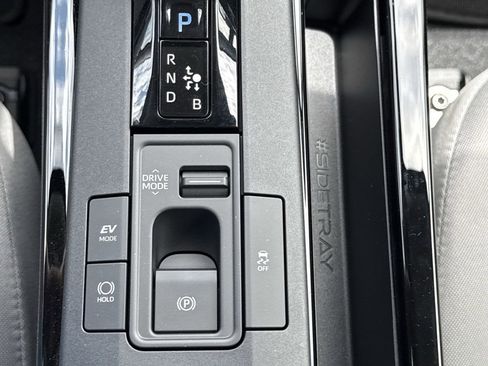 Used 2025 Toyota Prius LE image 28