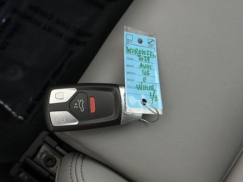 Certified 2024 Audi Q5 e Premium image 32